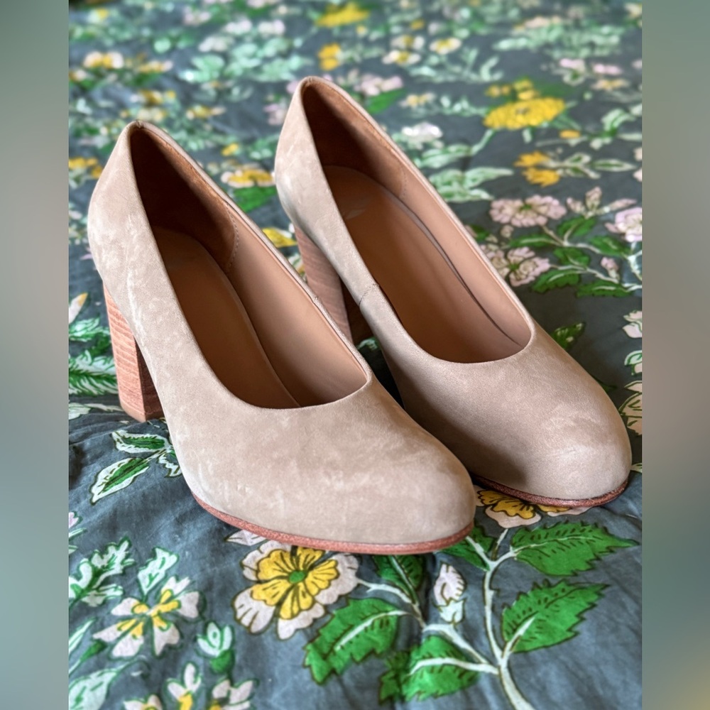 Fortress Heeled Pumps | Size 7.5 | Bone